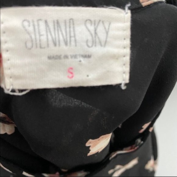 🎉4 for $20 🎉 Urban Outfitters Sienna Sky Floral Loose Fit Top size small - Picture 5 of 7